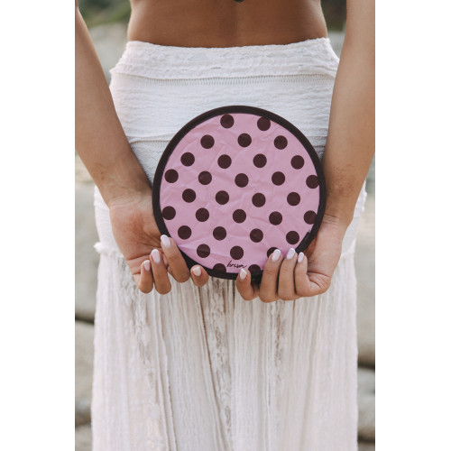 Abanico Cherry Dots 2026 | Diseño con polka dots marrones y fondo rosa elegante | Brisaconcept